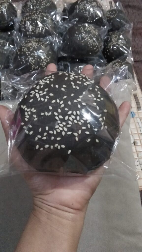 Apa Itu Burger Charcoal Hitam? Mengenal Bahan Rahasia di Balik Warnanya img 20260731 wa0020